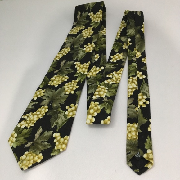 Grape necktie, grape accessories, fruit - Picture 1 of 2